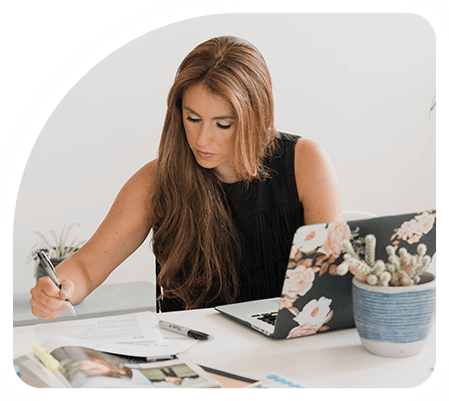 woman-working-on-the-table